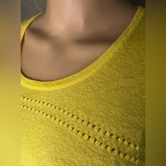 Anne Klein Marigold Yellow Knit Sweater Size Medium Pinhole Long Sleeve - Picture 3 of 6